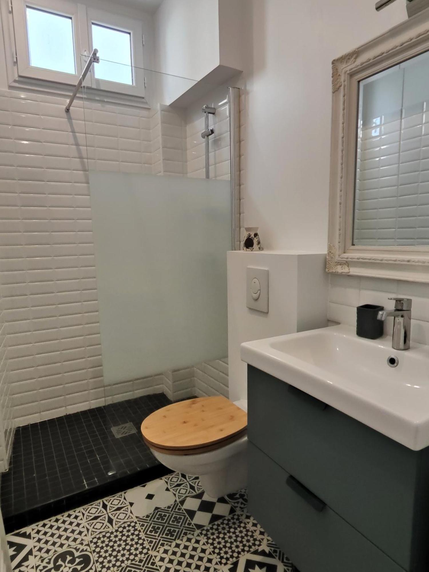 Pied A Terre En Bord De *